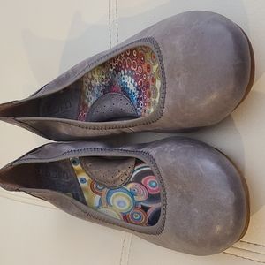 New grey leather Born size 6.5 flats